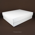 Коробка 23х18х3 см белая самосборная с тиснением логотипа 23183_white_T
