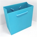 Пакет 13,5х13,5х7 см бирюзовый со сборным дном с тиснением логотипа 1351357_azure_T