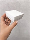 Коробка 7х7х3 см белая самосборная с тиснением логотипа 773_white_T
